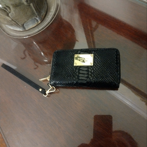 Michael Kors Jet Black Embossed Snake Skin Double Pocket Phone Wallet Wristlet - Picture 1 of 6